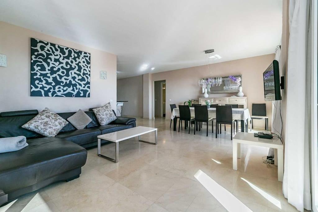 83-beachfront Apartment,