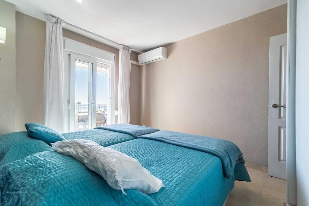 83-beachfront Apartment, Fuengirola