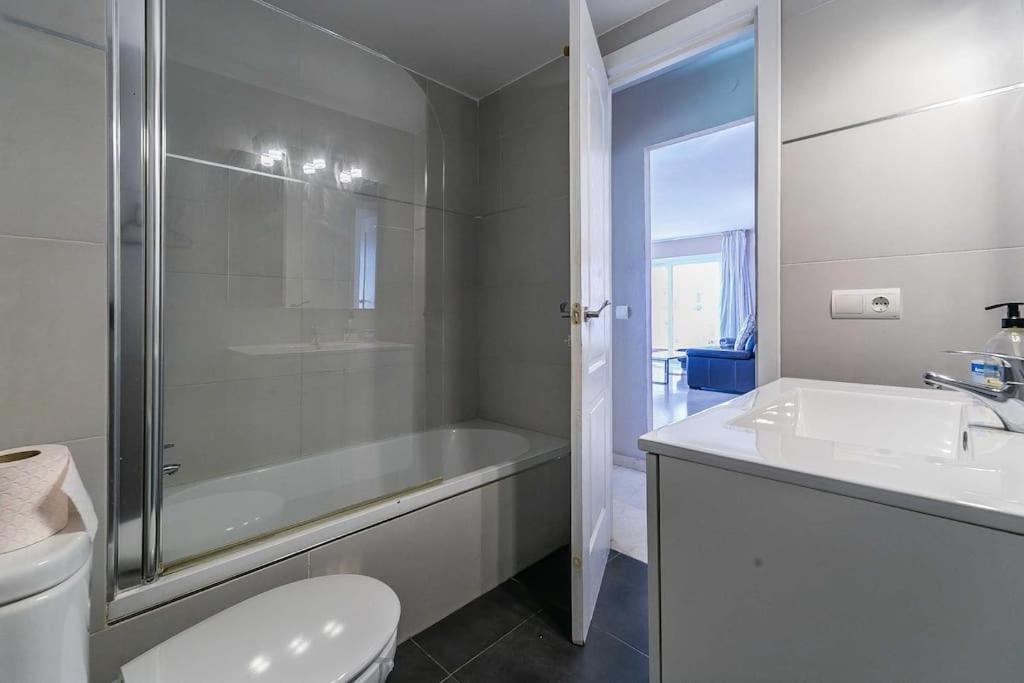 Leilighet 83-beachfront Apartment, Fuengirola