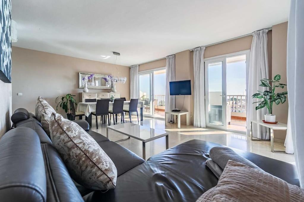 83-beachfront Apartment, *