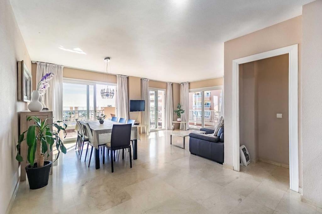 Leilighet 83-beachfront Apartment,